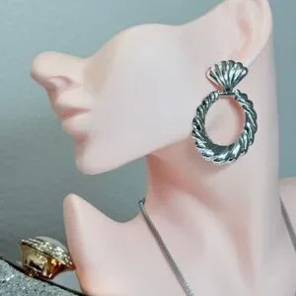 Silver Shell Design Earrings - Picture 2 of 7